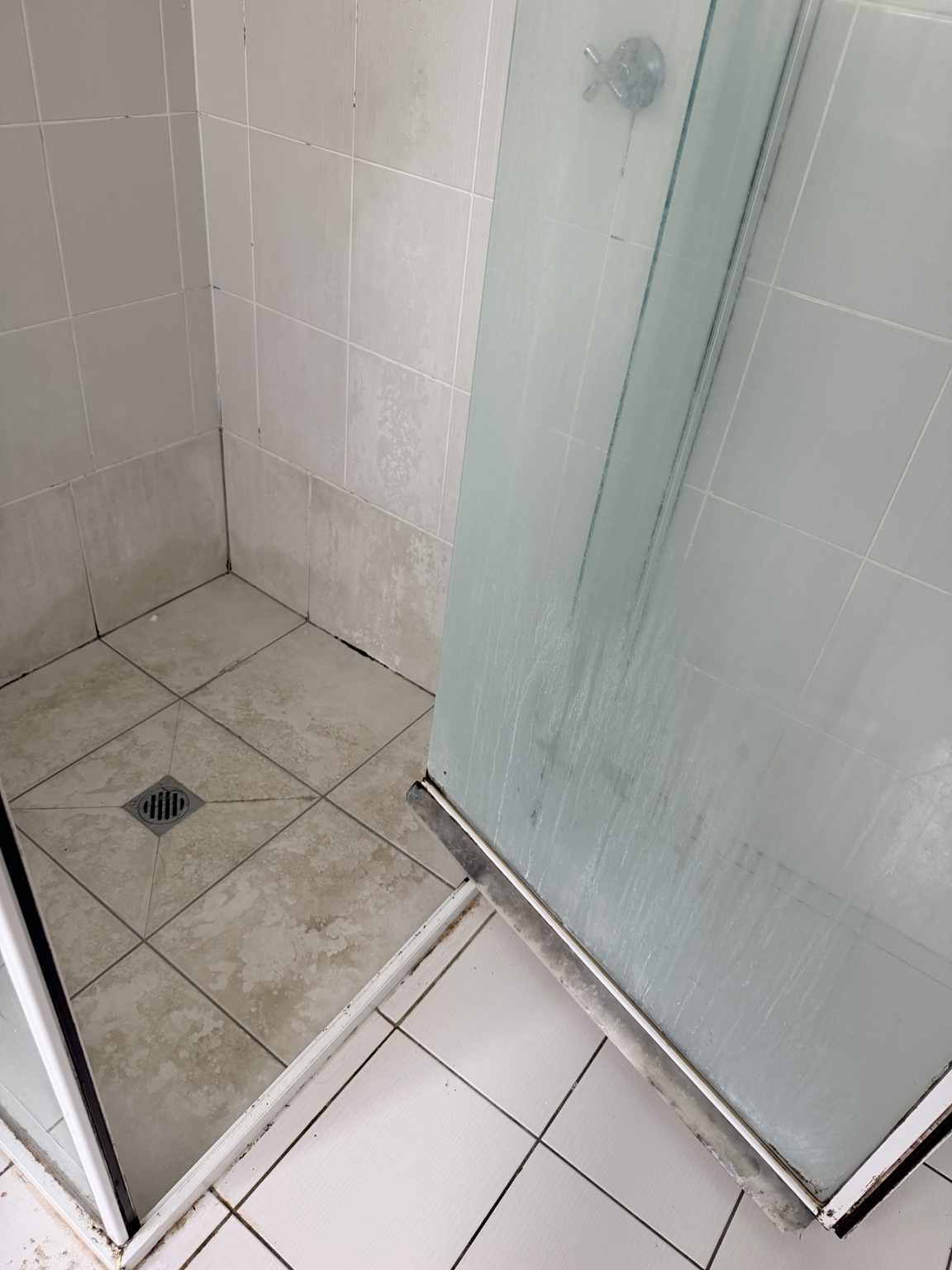 Before: heavily soiled shower cubicle. Hope Island spring cleaning by Cleankill